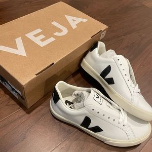 NEW in box Veja Esplar Sneakers Size 36, US 5 white black classic tennis shoes